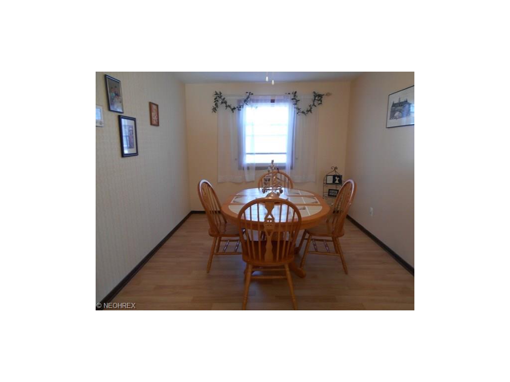 16435 Walnut Creek Dr, Strongsville, OH 44149