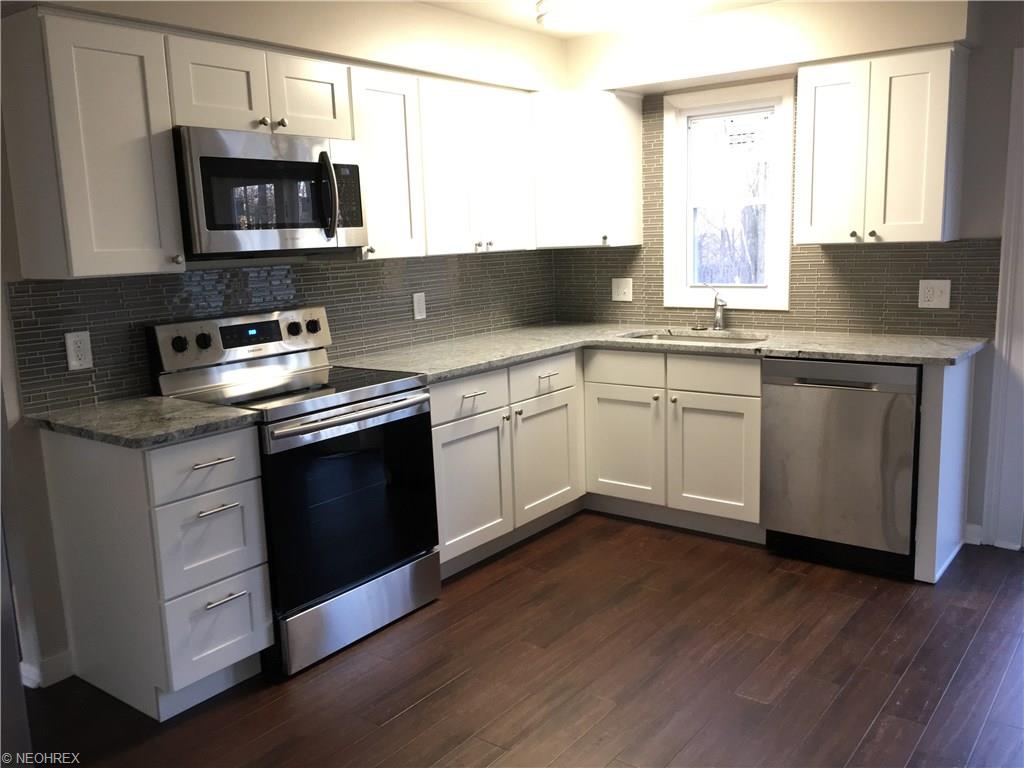 16015 Walnut Creek Dr, Strongsville, OH 44149