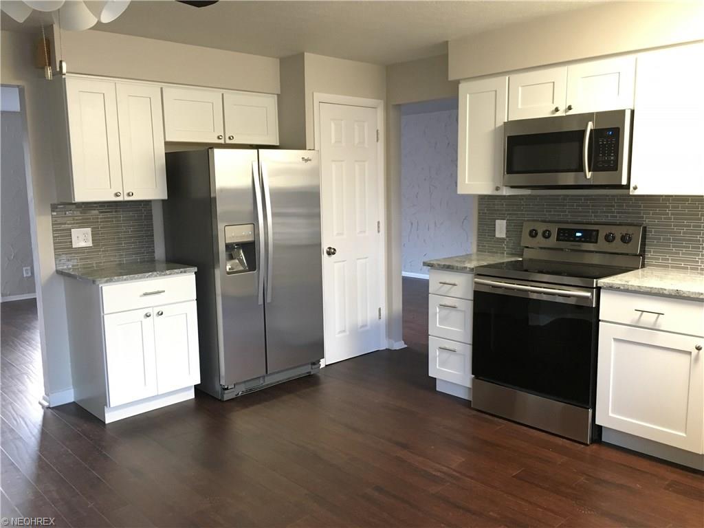 16015 Walnut Creek Dr, Strongsville, OH 44149