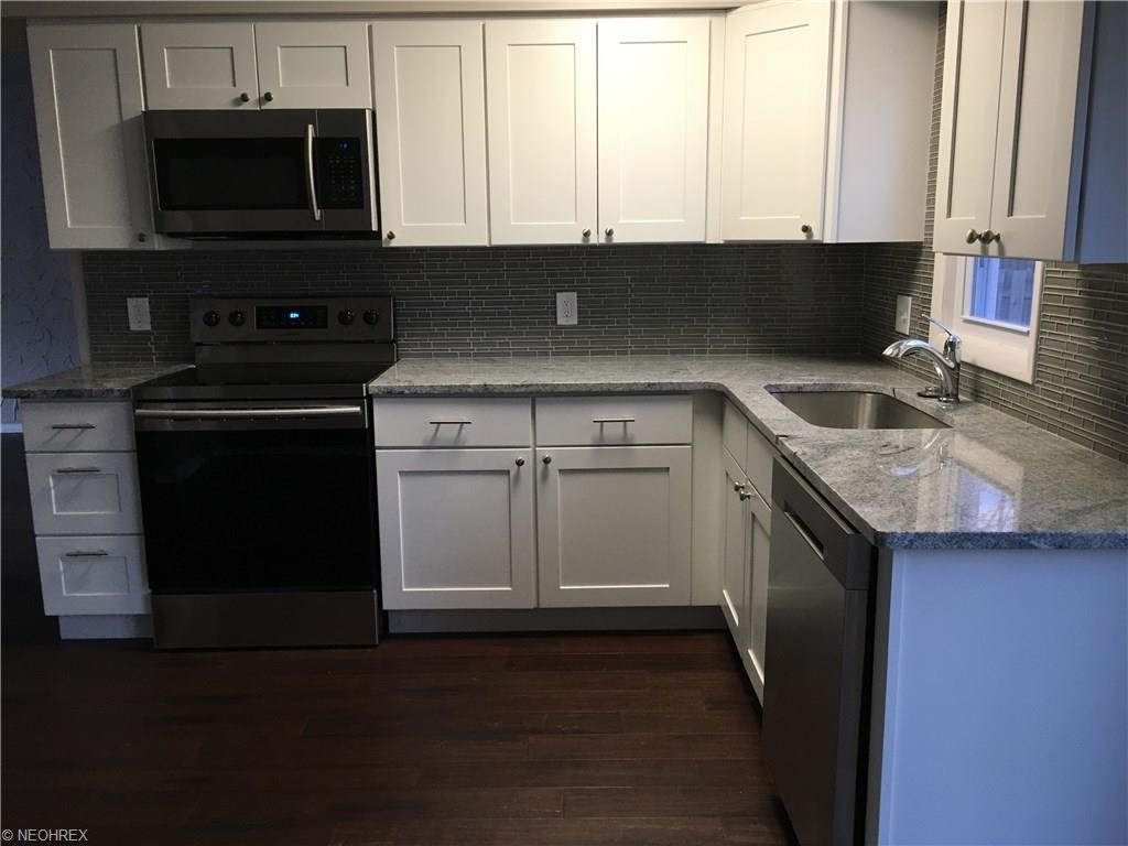 16015 Walnut Creek Dr, Strongsville, OH 44149