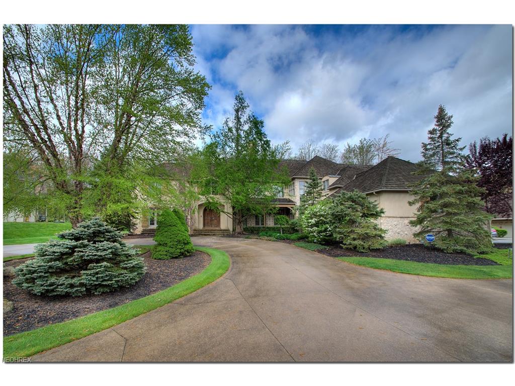 595 Club Dr, Aurora, OH 44202