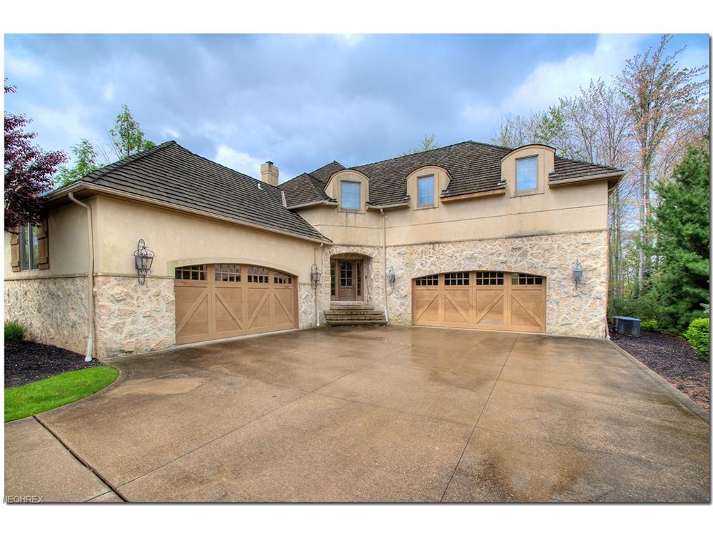 595 Club Dr, Aurora, OH 44202