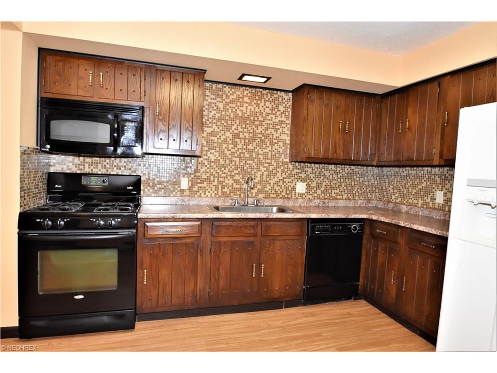 593 Maplewood Ave, Brunswick, OH 44212