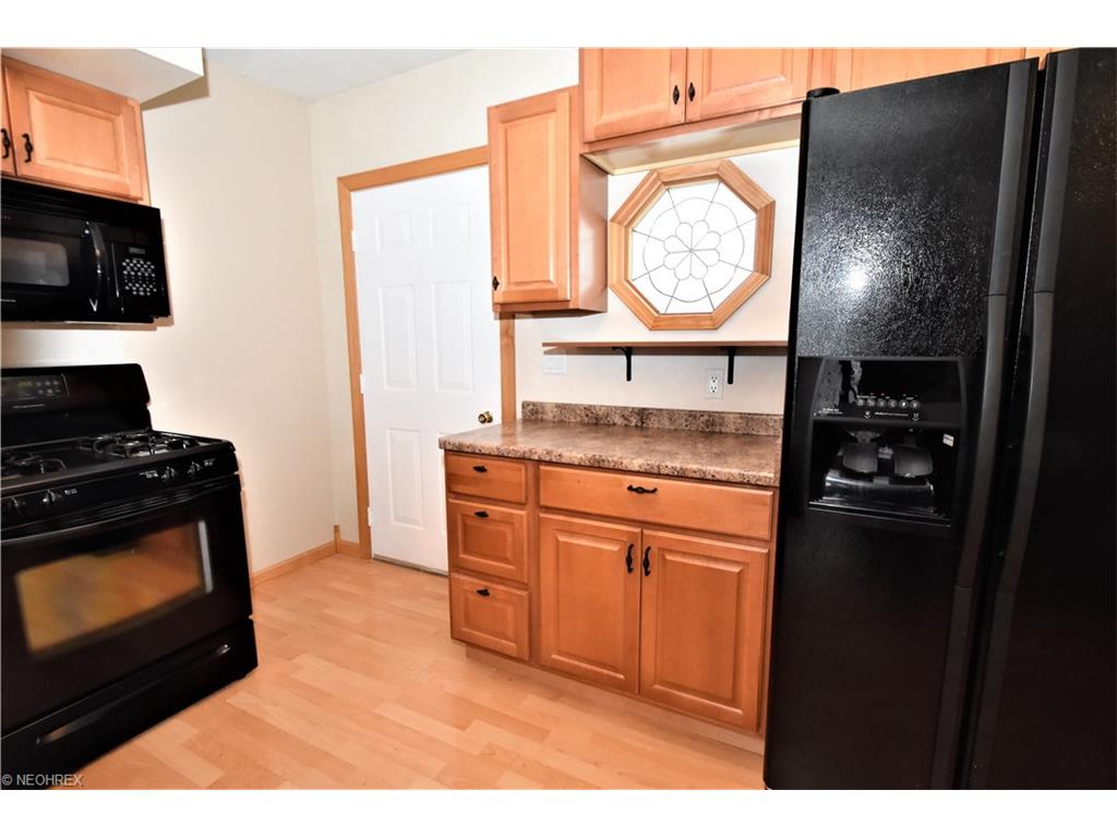 593 Maplewood Ave, Brunswick, OH 44212