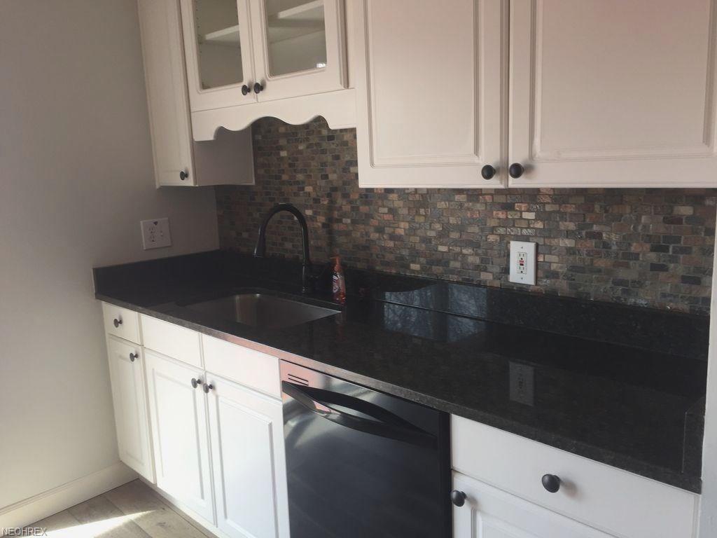 466 Bruce Dr, Brunswick, OH 44212