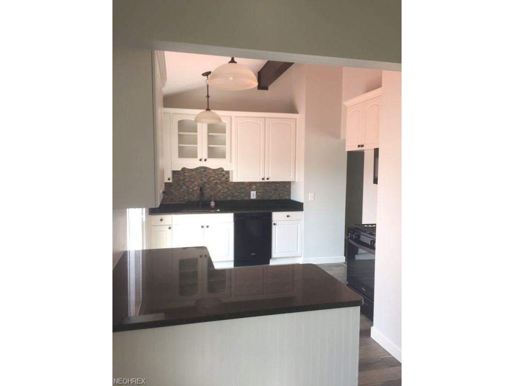 466 Bruce Dr, Brunswick, OH 44212
