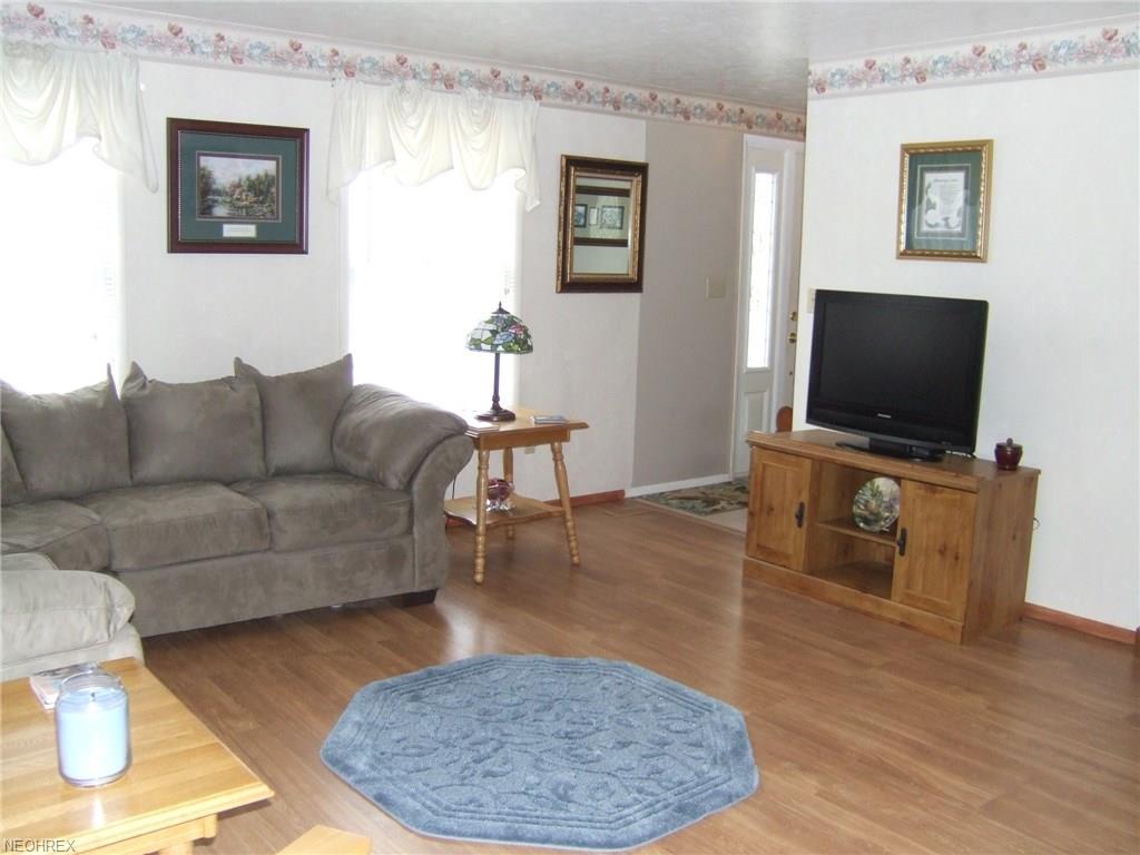 634 Salem Ln, Brunswick, OH 44212