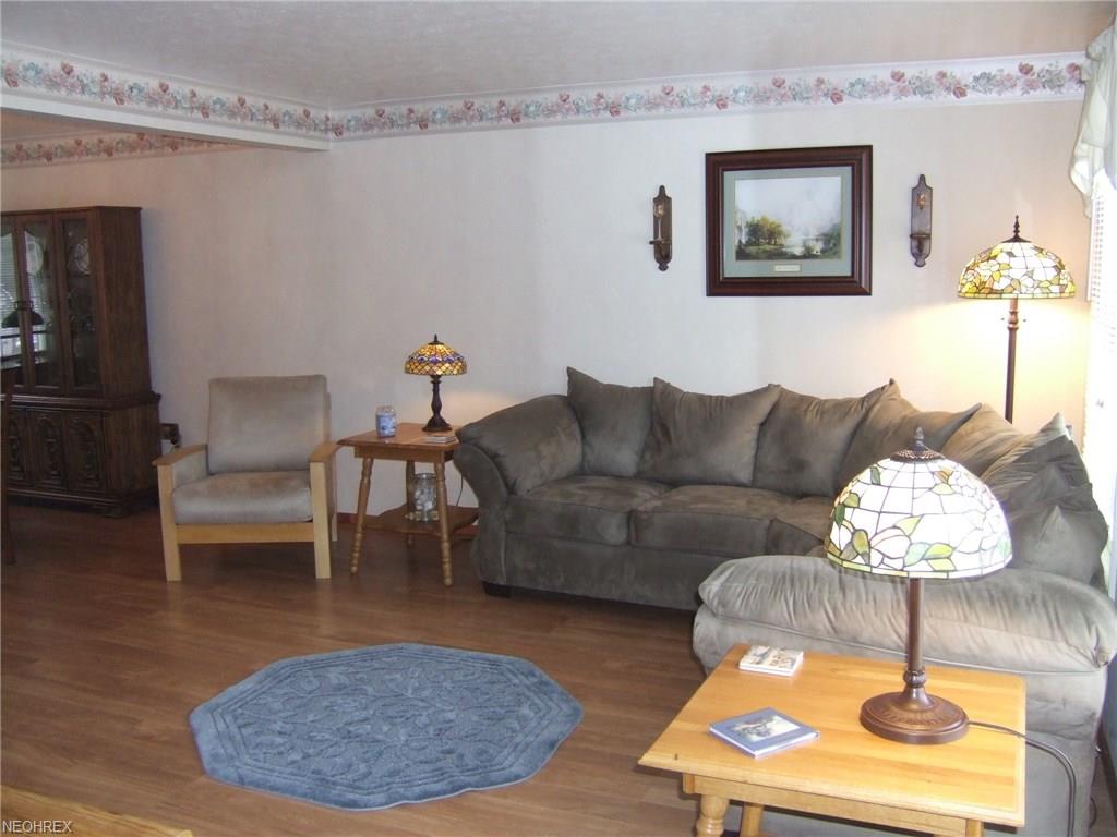 634 Salem Ln, Brunswick, OH 44212
