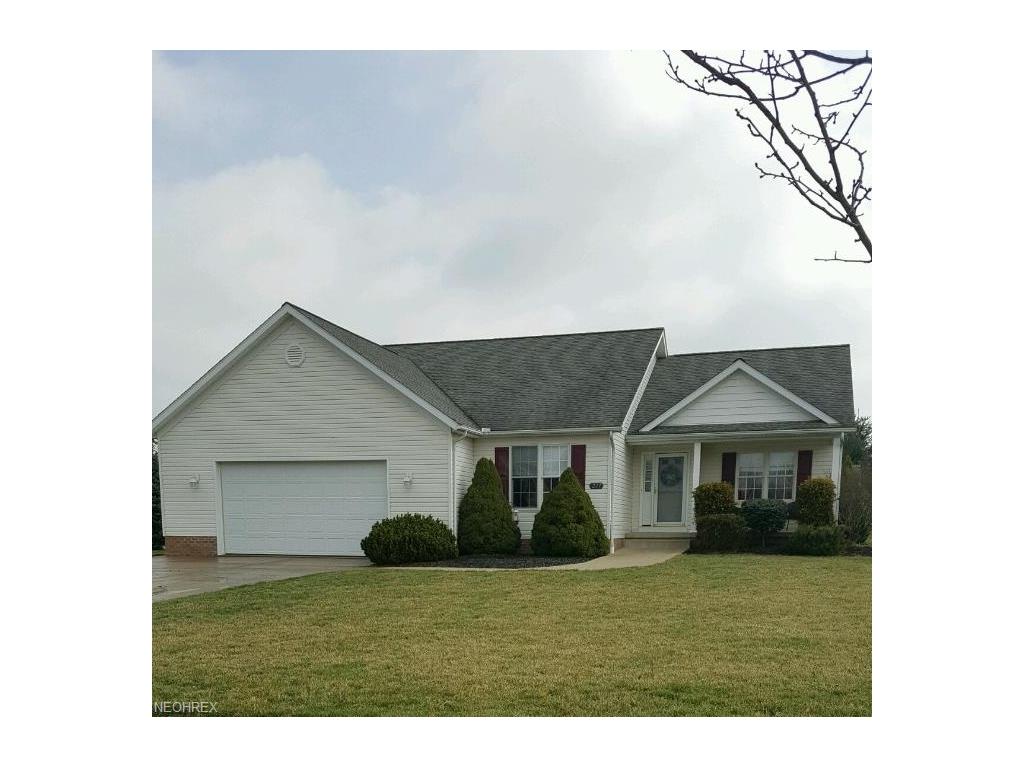211 Evergreen Dr, Creston, OH 44217