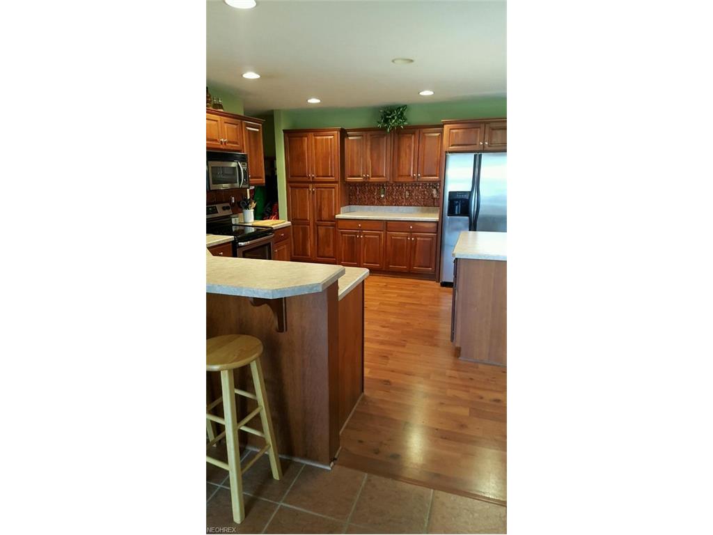 211 Evergreen Dr, Creston, OH 44217