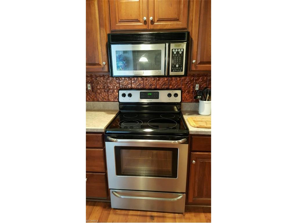 211 Evergreen Dr, Creston, OH 44217