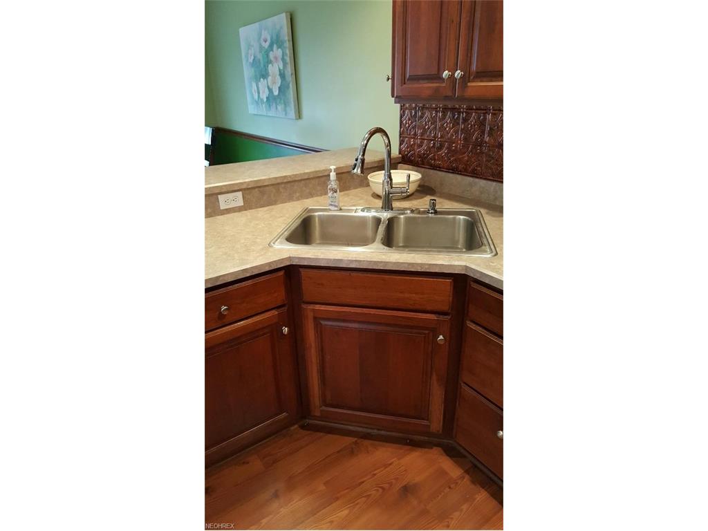 211 Evergreen Dr, Creston, OH 44217