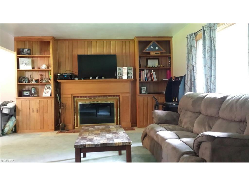 3065 Harriet Rd, Silver Lake, OH 44224