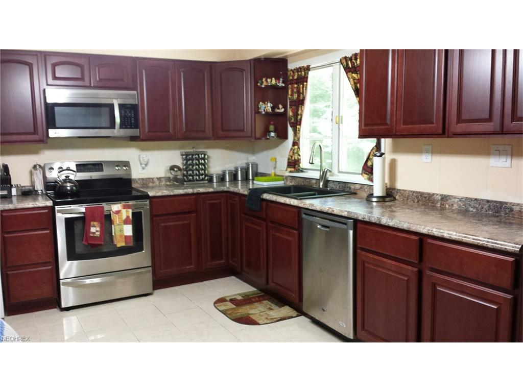 3065 Harriet Rd, Silver Lake, OH 44224