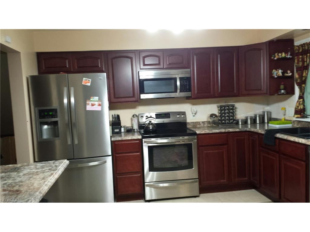 3065 Harriet Rd, Silver Lake, OH 44224