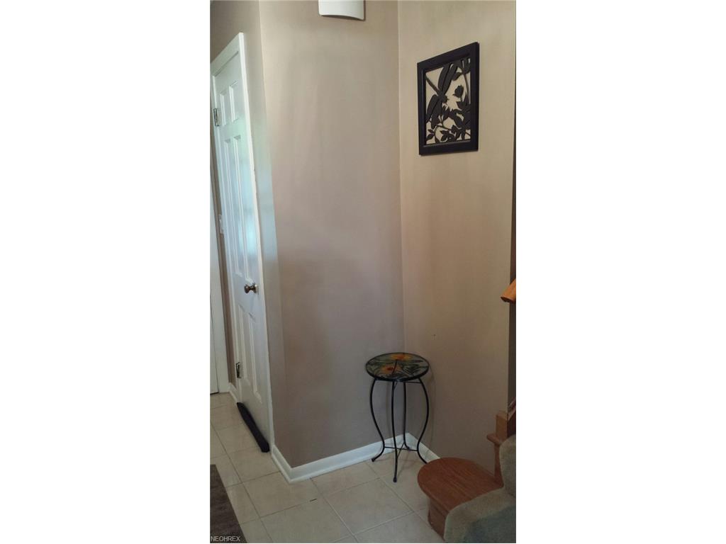 3065 Harriet Rd, Silver Lake, OH 44224