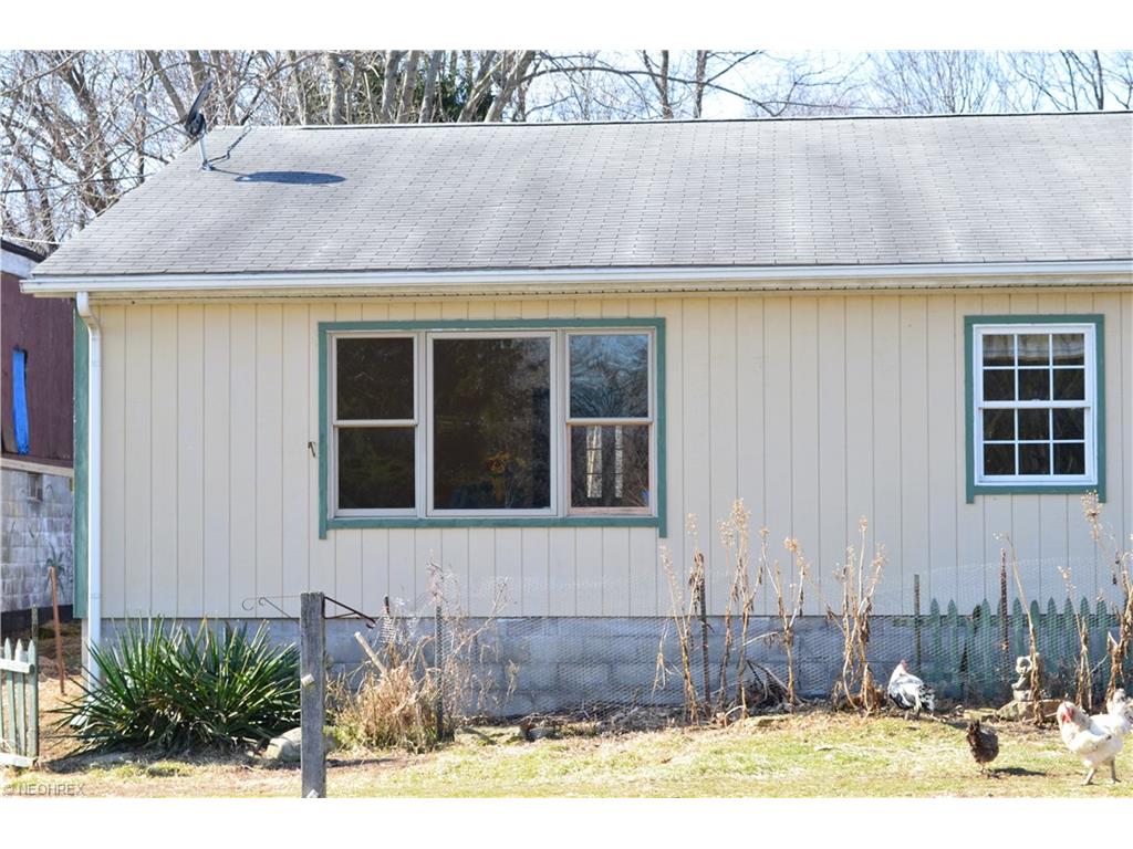 8136 Gotham Rd, Garrettsville, OH 44231