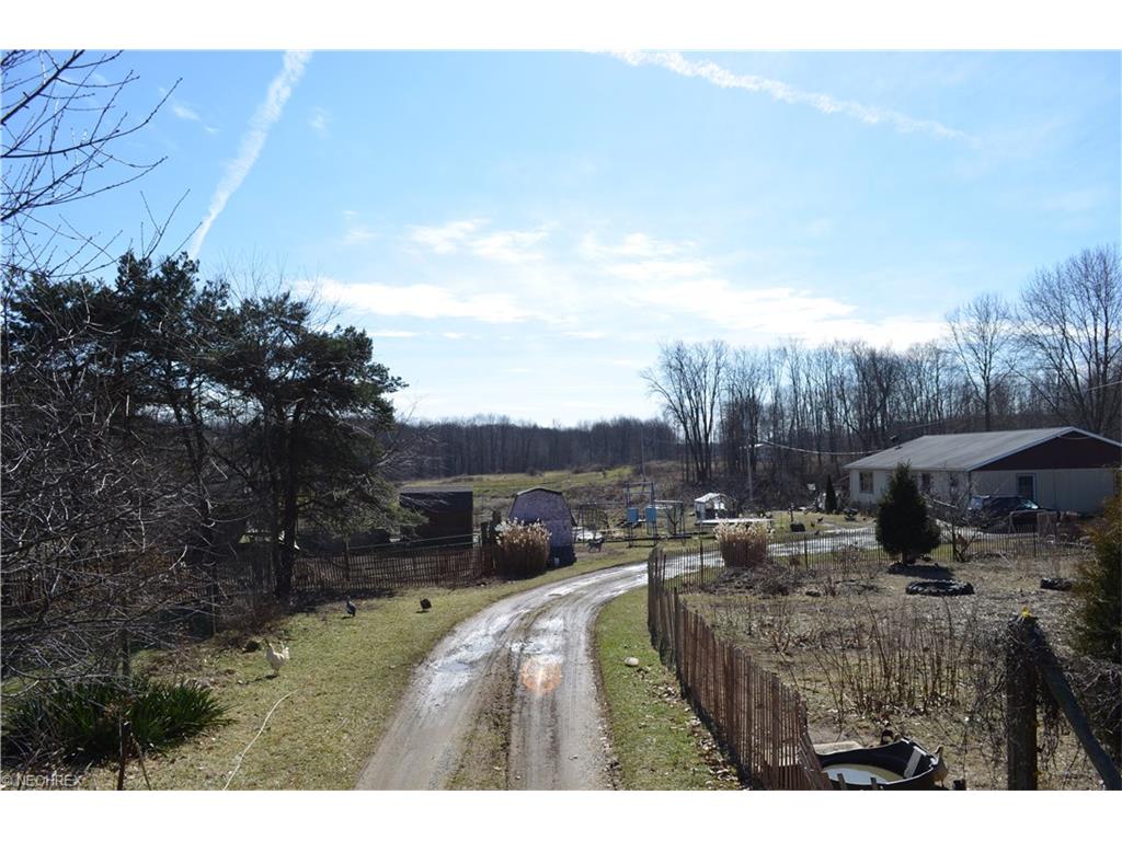 8136 Gotham Rd, Garrettsville, OH 44231