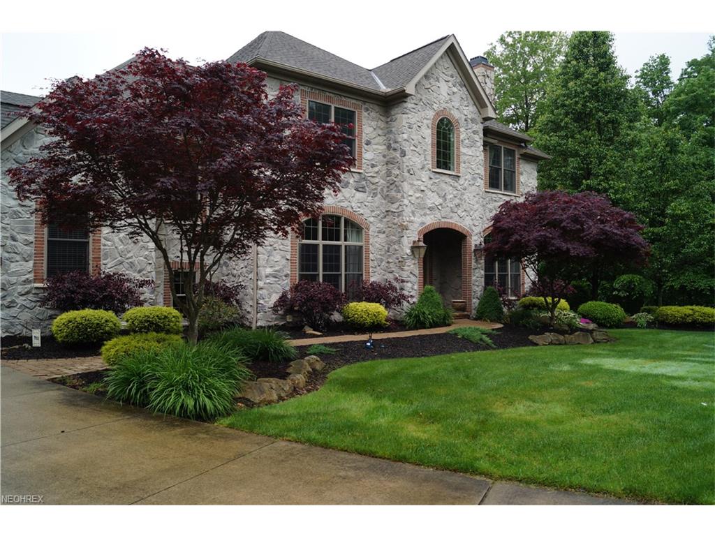 1104 Arborcrest Dr, Hinckley, OH 44233