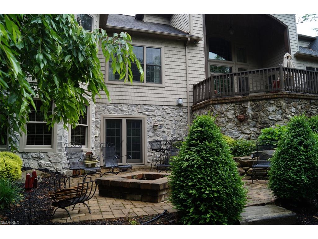 1104 Arborcrest Dr, Hinckley, OH 44233