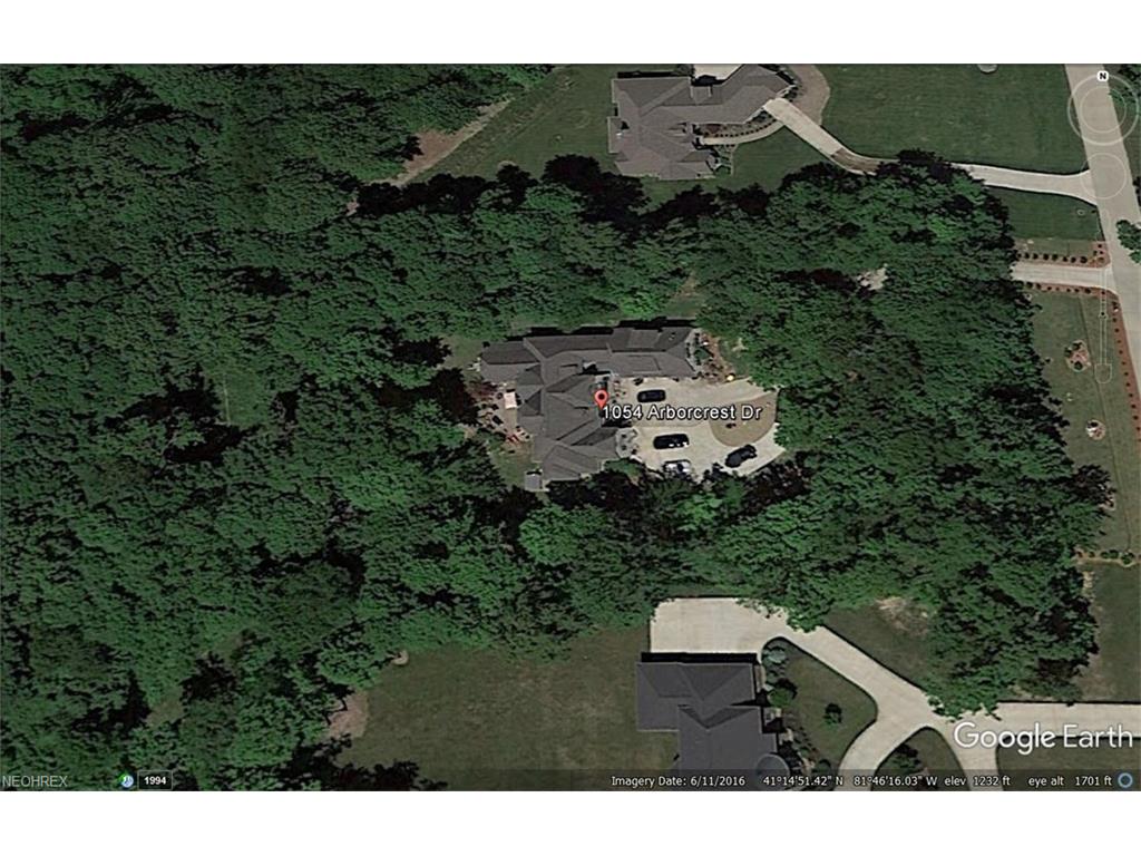 1054 Arborcrest Dr, Hinckley, OH 44233