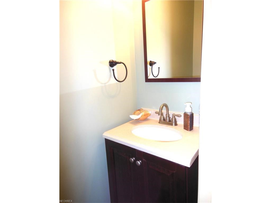 717 Beryl Dr, Kent, OH 44240