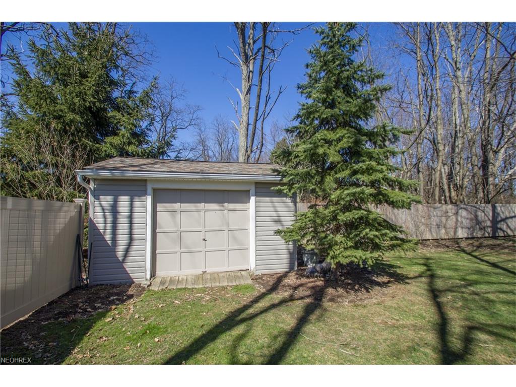 535 Cedarcrest Dr, Tallmadge, OH 44278