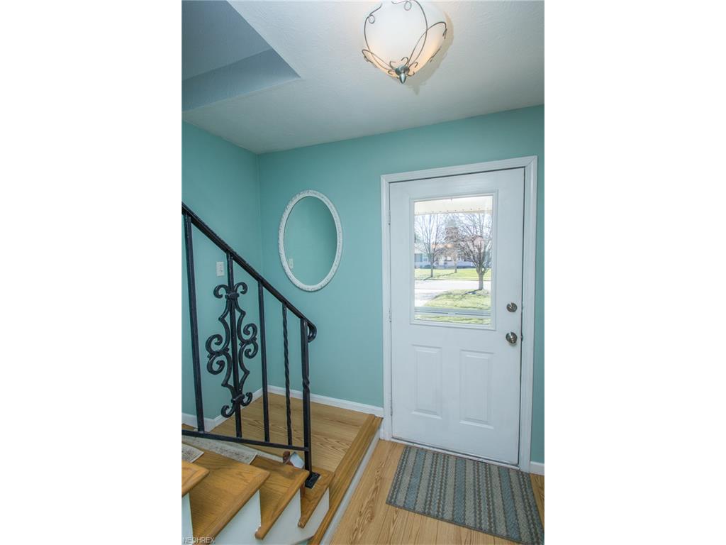 535 Cedarcrest Dr, Tallmadge, OH 44278