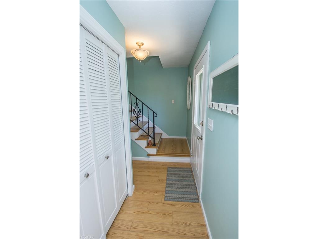 535 Cedarcrest Dr, Tallmadge, OH 44278