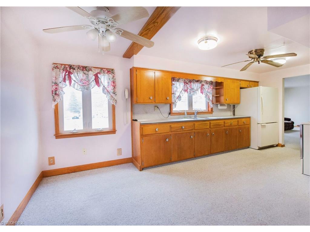 1078 Woods Dr, Tallmadge, OH 44278