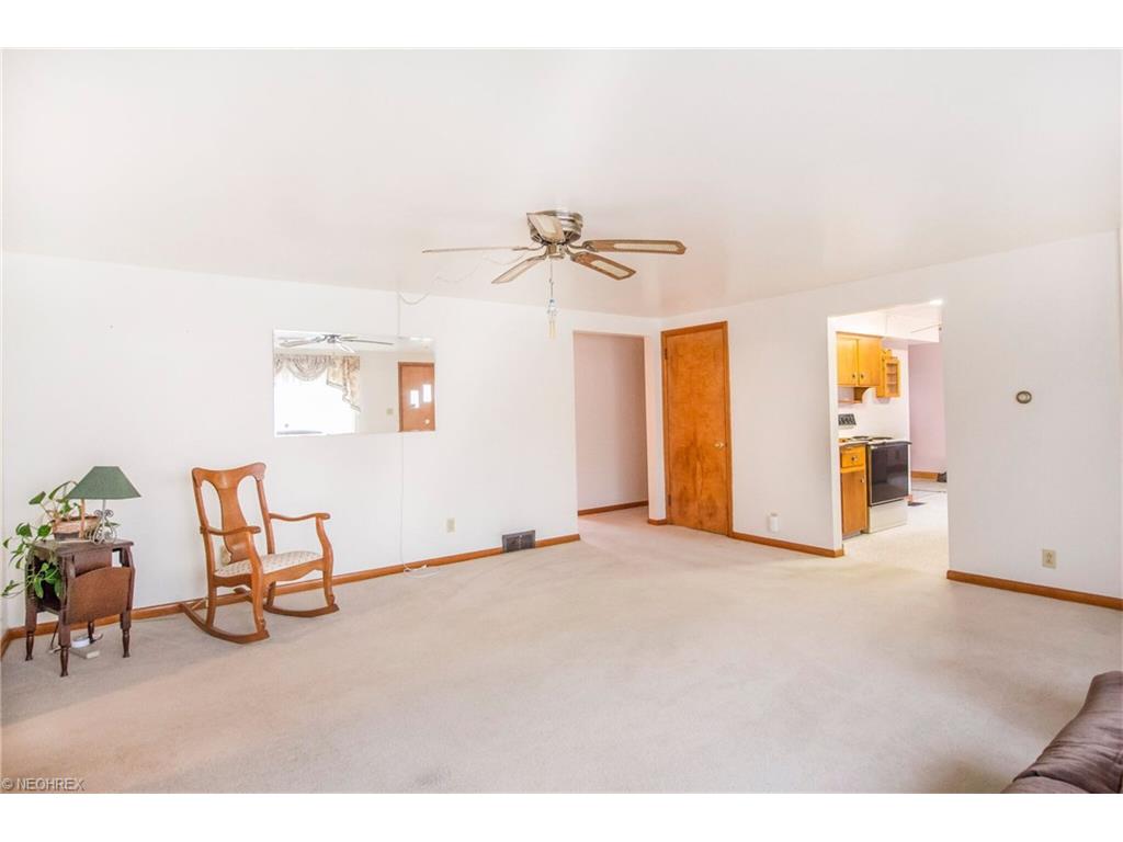 1078 Woods Dr, Tallmadge, OH 44278