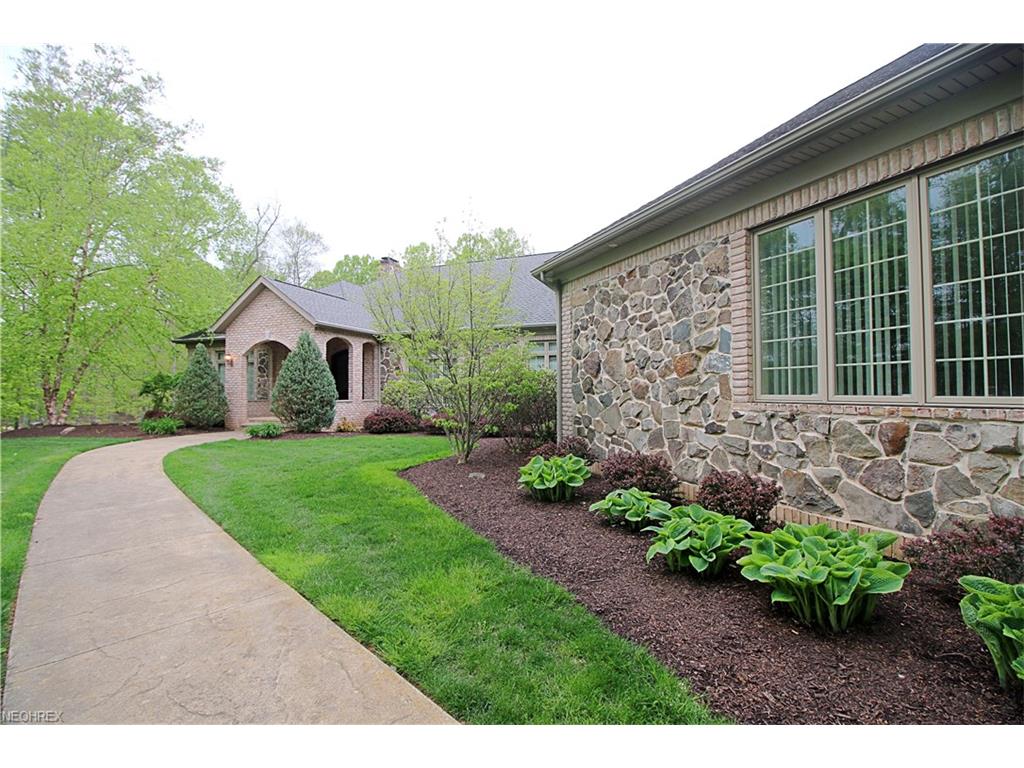 3049 Rainbow Ln, Richfield, OH 44286