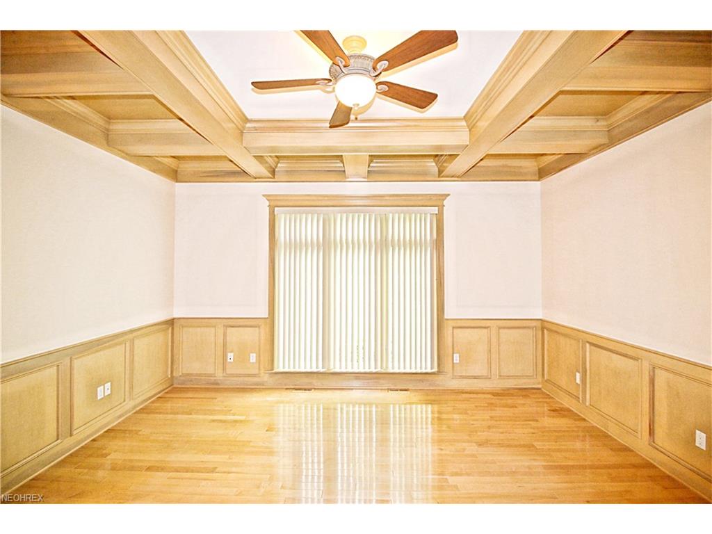 3049 Rainbow Ln, Richfield, OH 44286
