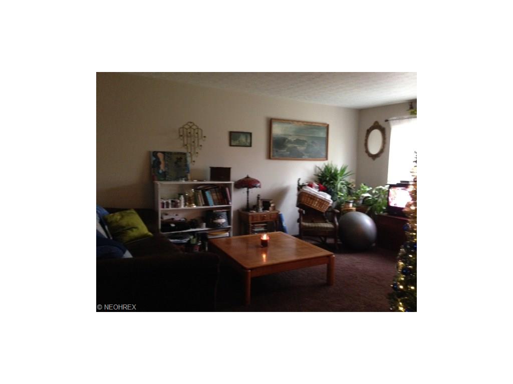 3047 3051 Derling Rd, Akron, OH 44319