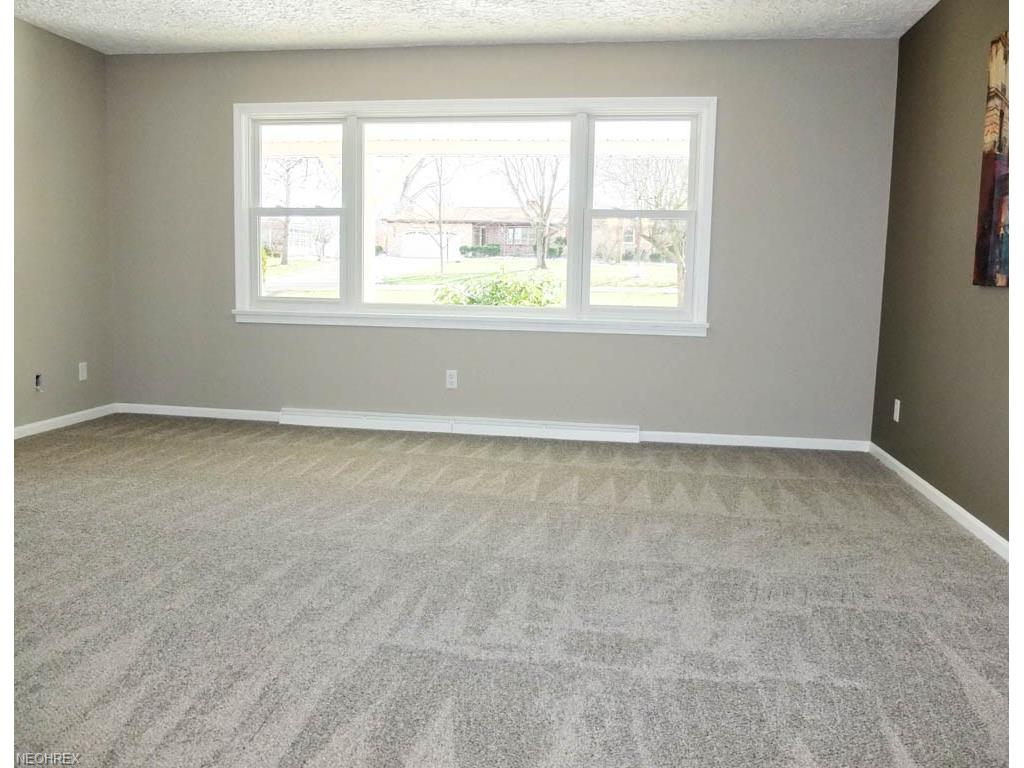 5060 Coleman Dr, New Franklin, OH 44319