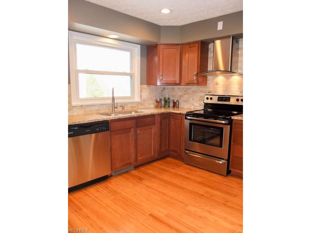 5060 Coleman Dr, New Franklin, OH 44319