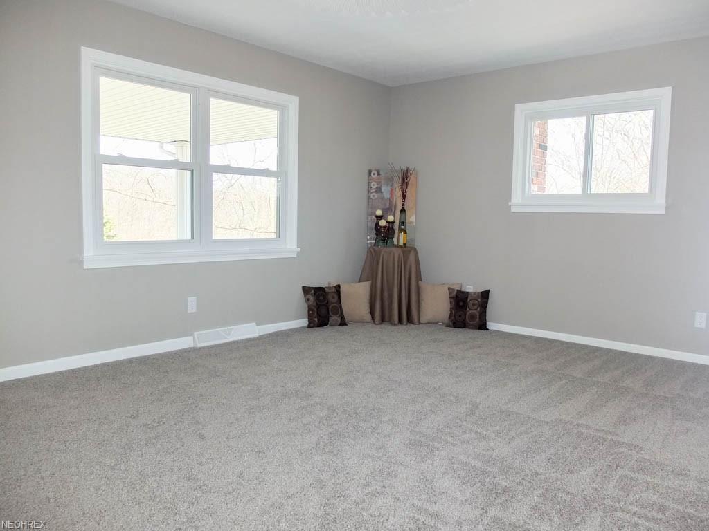 5060 Coleman Dr, New Franklin, OH 44319
