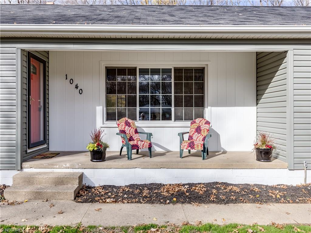 1040 Oak Tree Rd, Akron, OH 44320
