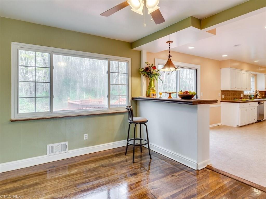 1040 Oak Tree Rd, Akron, OH 44320