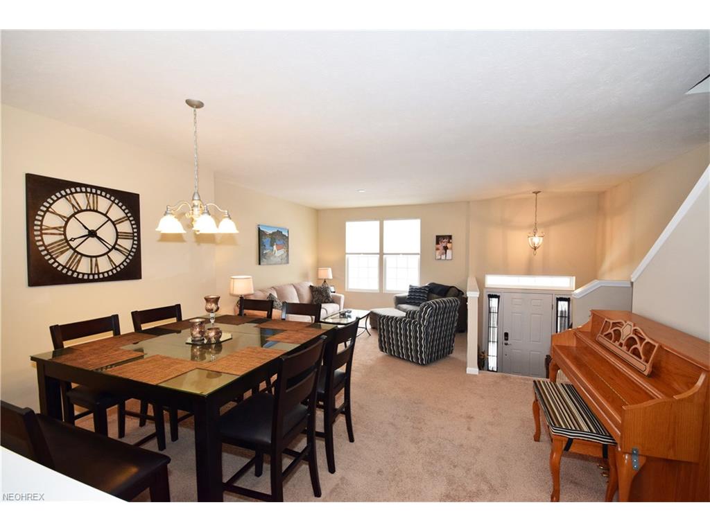 436 Stonehurst Dr, Copley, OH 44321