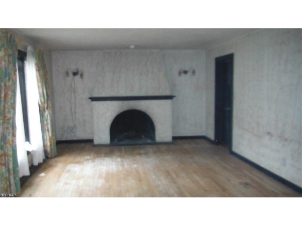 1415 Sugar Knoll Dr, Akron, OH 44333