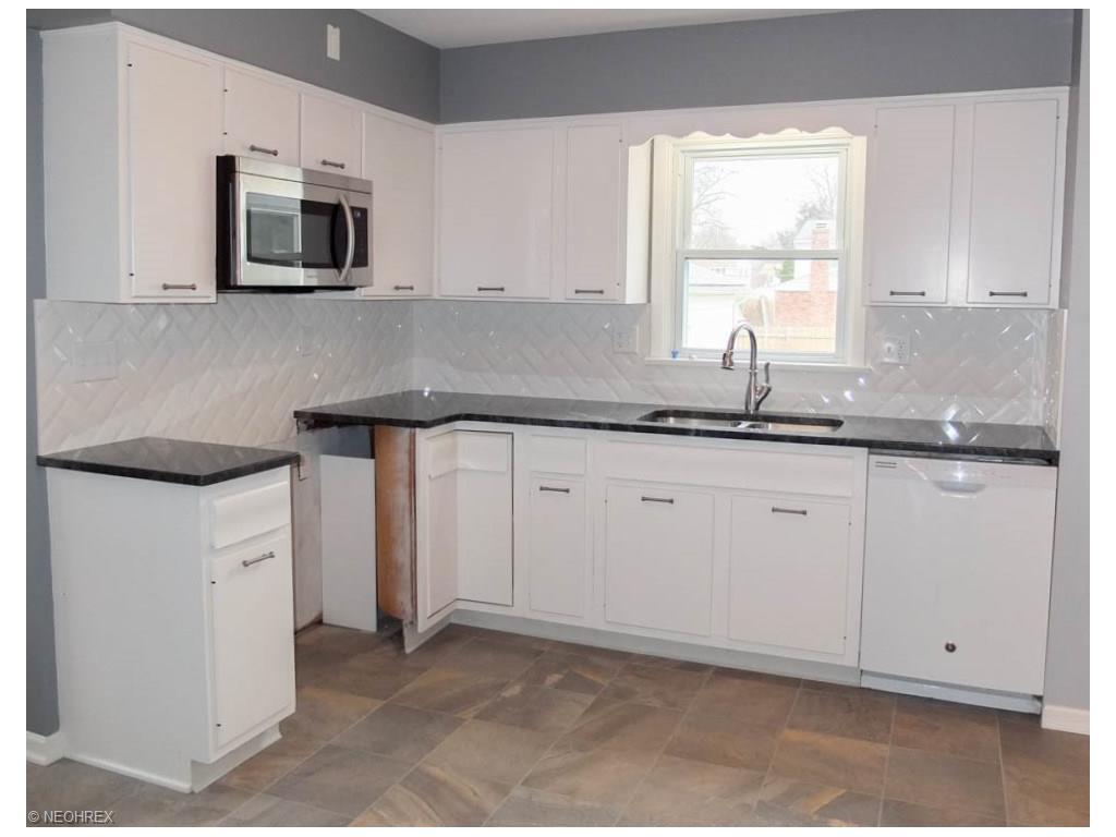 421 Holliston Rd, Fairlawn, OH 44333