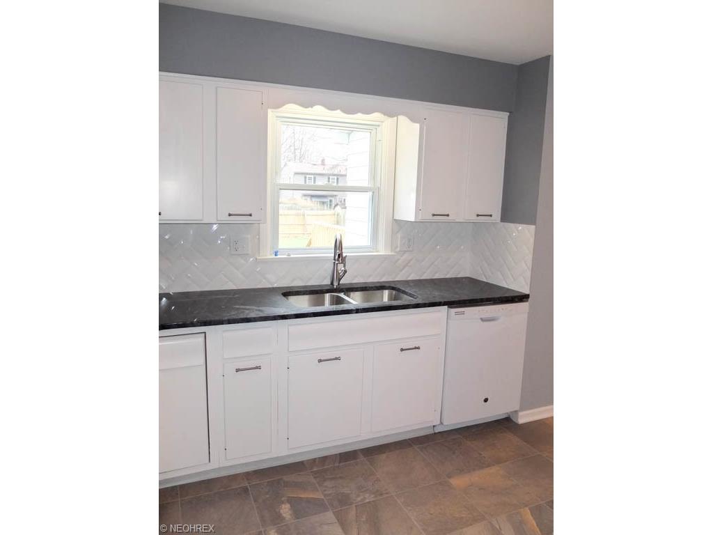 421 Holliston Rd, Fairlawn, OH 44333