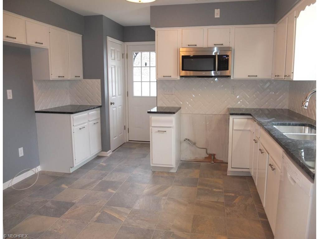 421 Holliston Rd, Fairlawn, OH 44333