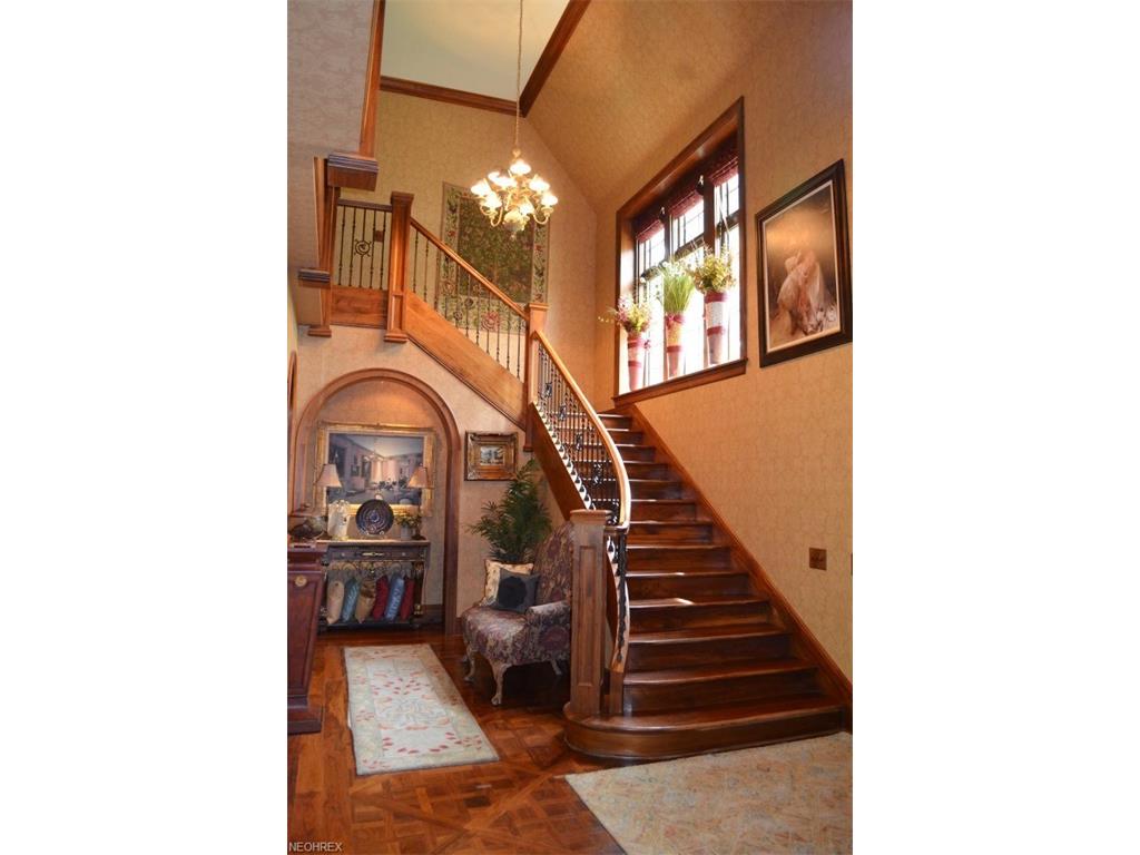 2879 Sourek Rd, Akron, OH 44333