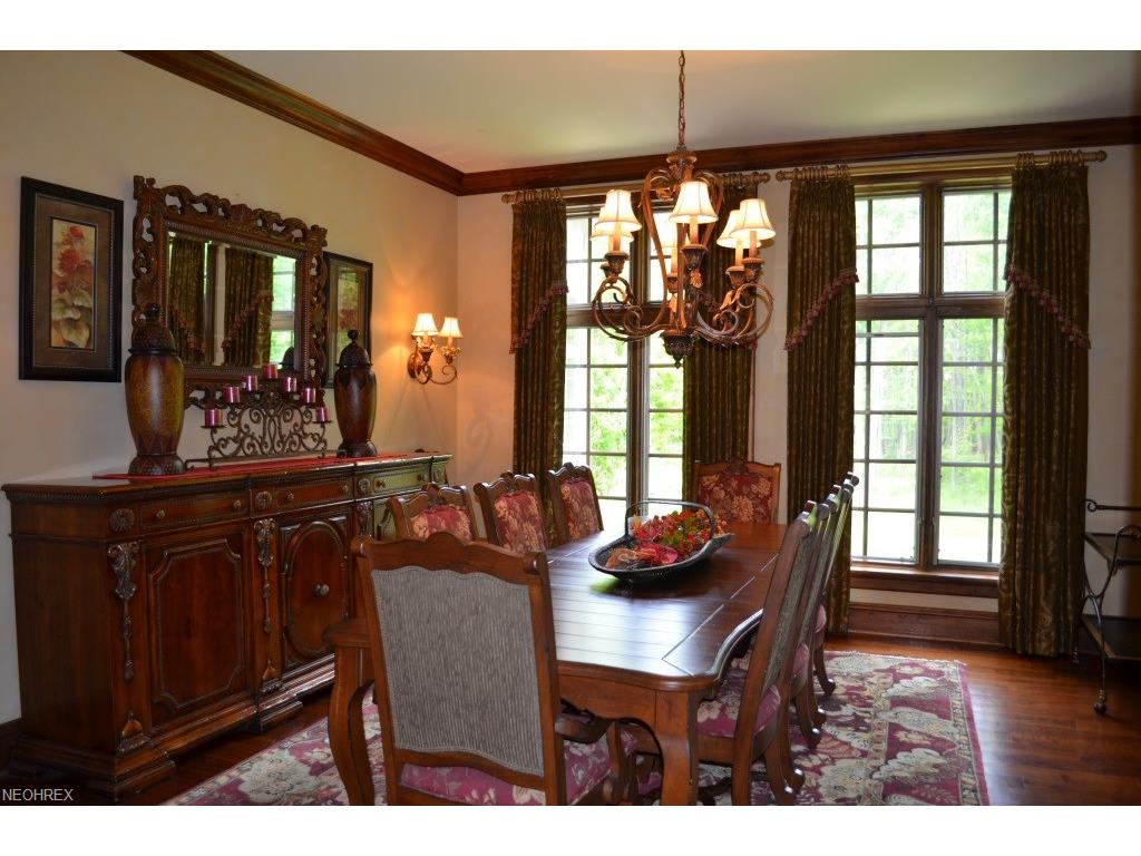 2879 Sourek Rd, Akron, OH 44333