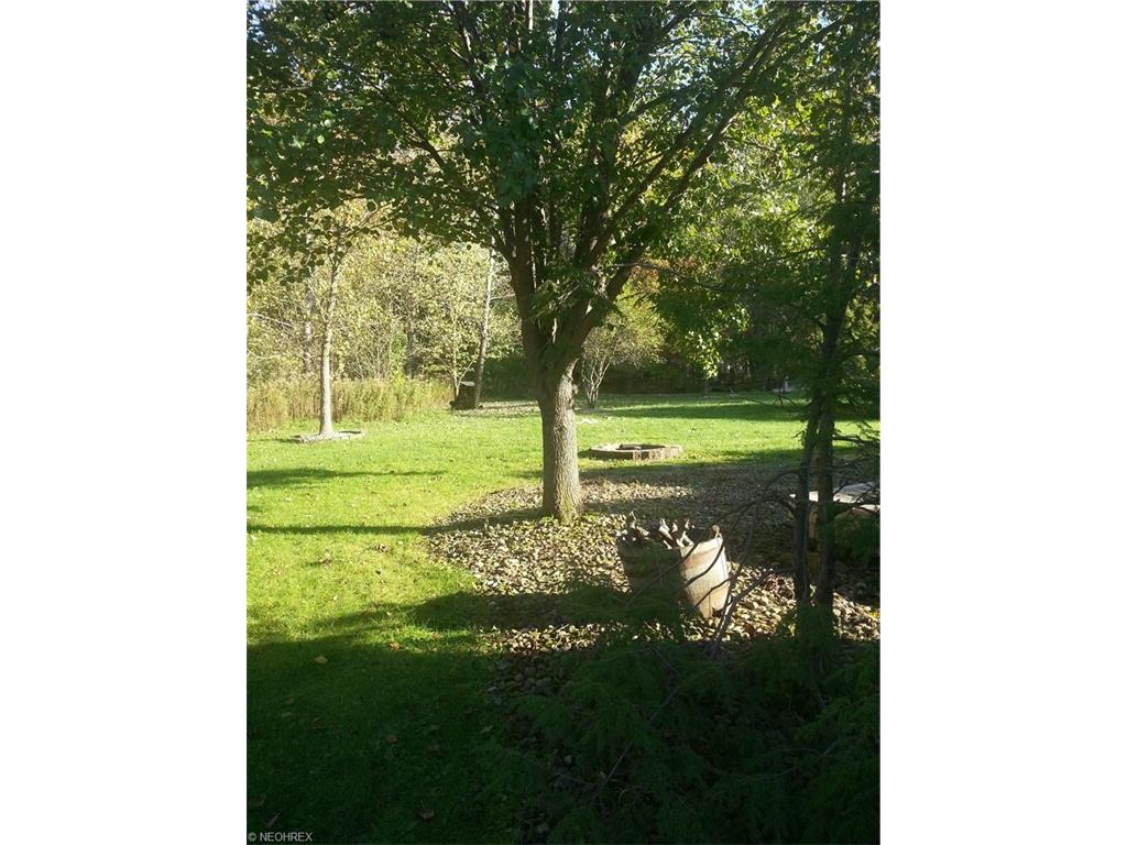 2181 Oakwood St, Girard, OH 44420