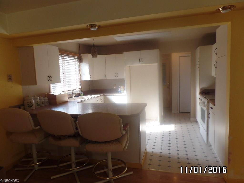 2181 Oakwood St, Girard, OH 44420