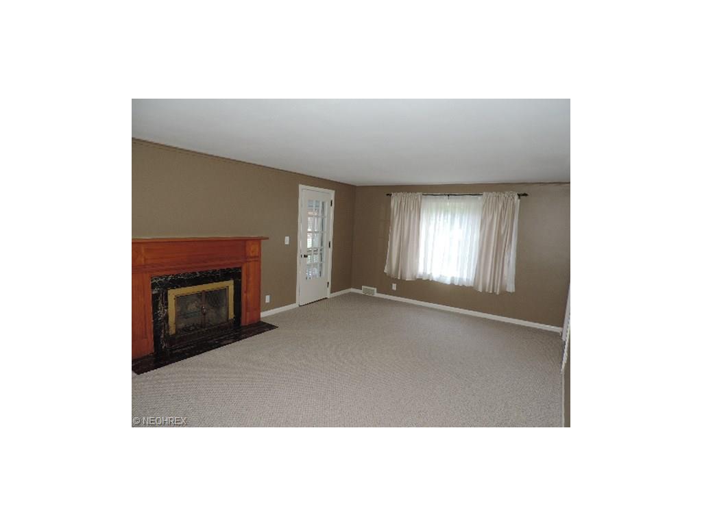 687 Highland Ave, Salem, OH 44460