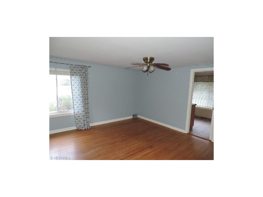 687 Highland Ave, Salem, OH 44460
